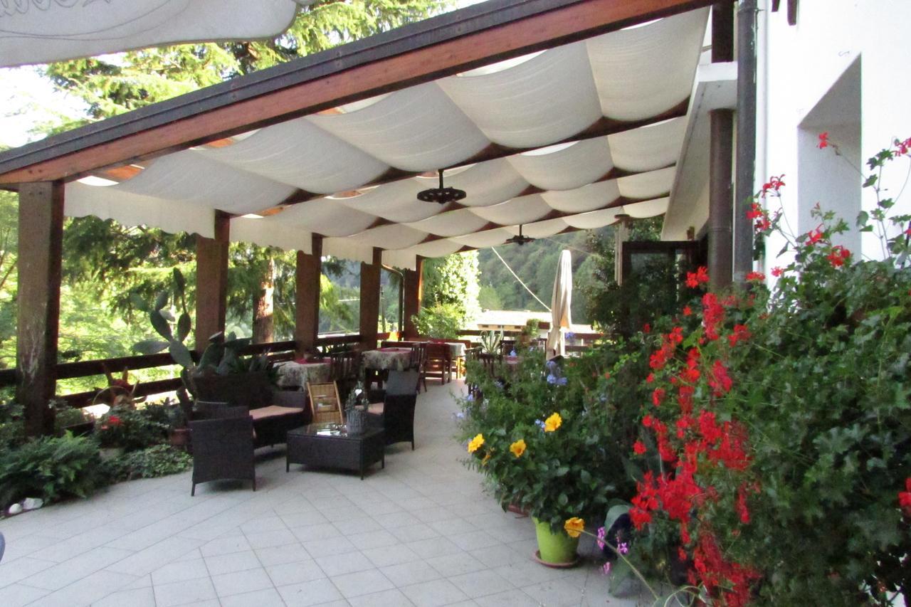 Albergo Alla Trota Pulfero Exterior foto
